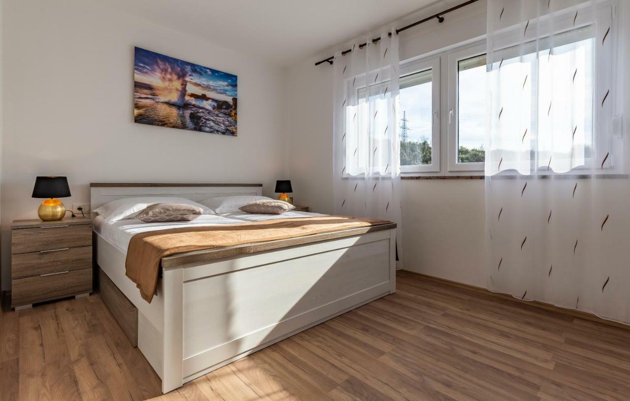 Holiday House Emjalemi Πούλα Εξωτερικό φωτογραφία